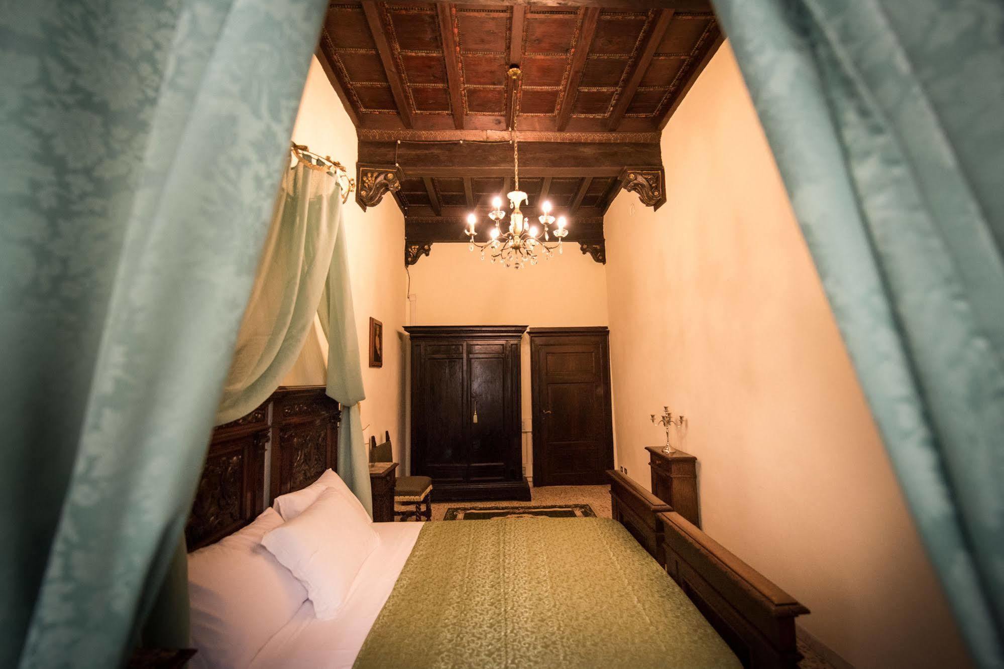 All'Ombra Della Torre Only Rooms Siena Eksteriør billede